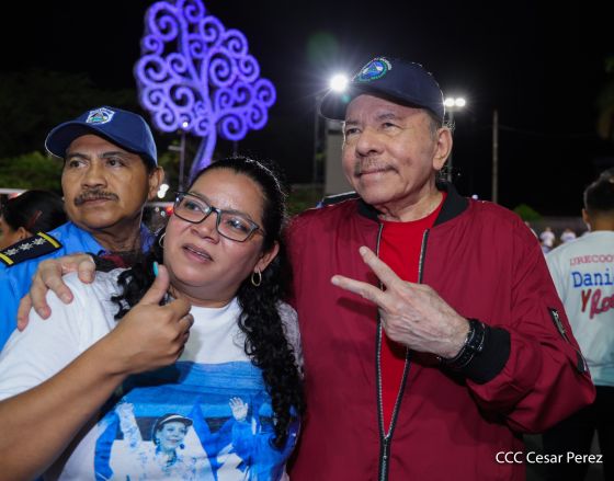 Entrega autobuses a transportistas en homenaje al Comandante Germán Pomares Ordóñez