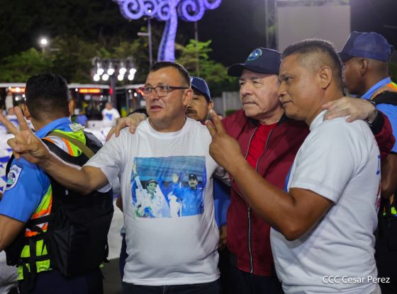 Entrega autobuses a transportistas en homenaje al Comandante Germán Pomares Ordóñez