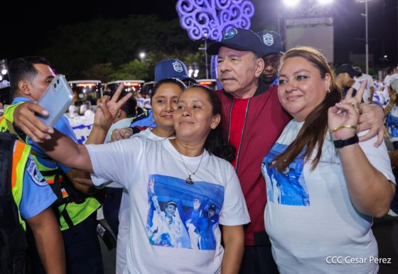 Entrega autobuses a transportistas en homenaje al Comandante Germán Pomares Ordóñez