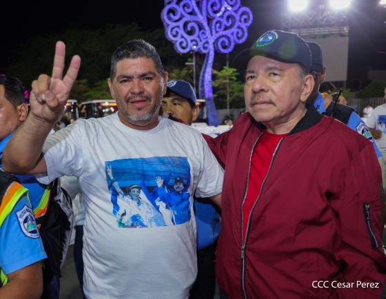 Entrega autobuses a transportistas en homenaje al Comandante Germán Pomares Ordóñez
