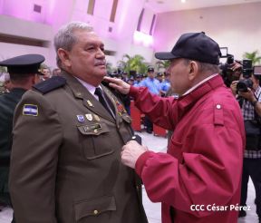 Acto de otorgamiento de los grados militares de Coronel General a mandos del Ejército de Nicaragua