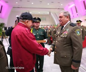 Acto de otorgamiento de los grados militares de Coronel General a mandos del Ejército de Nicaragua