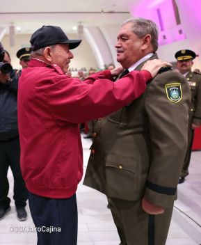 Acto de otorgamiento de los grados militares de Coronel General a mandos del Ejército de Nicaragua