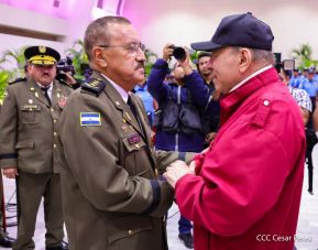 Acto de otorgamiento de los grados militares de Coronel General a mandos del Ejército de Nicaragua