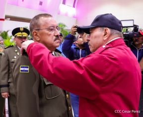 Acto de otorgamiento de los grados militares de Coronel General a mandos del Ejército de Nicaragua