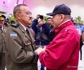 Acto de otorgamiento de los grados militares de Coronel General a mandos del Ejército de Nicaragua
