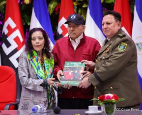 Acto de otorgamiento de los grados militares de Coronel General a mandos del Ejército de Nicaragua