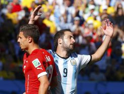 Argentina vence a Suiza y pasa a cuartos de final