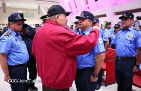 Nicaragua conmemora natalicio del Comandante Carlos Fonseca con acto de ascensos de la Policía Nacional