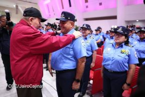 Nicaragua conmemora natalicio del Comandante Carlos Fonseca con acto de ascensos de la Policía Nacional