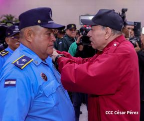 Nicaragua conmemora natalicio del Comandante Carlos Fonseca con acto de ascensos de la Policía Nacional