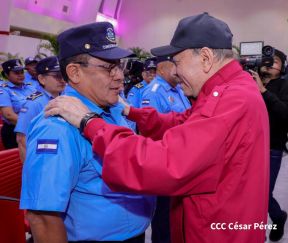 Nicaragua conmemora natalicio del Comandante Carlos Fonseca con acto de ascensos de la Policía Nacional