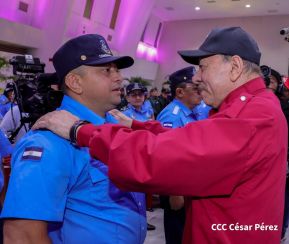 Nicaragua conmemora natalicio del Comandante Carlos Fonseca con acto de ascensos de la Policía Nacional
