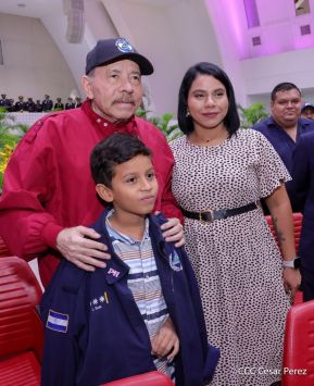 Nicaragua conmemora natalicio del Comandante Carlos Fonseca con acto de ascensos de la Policía Nacional