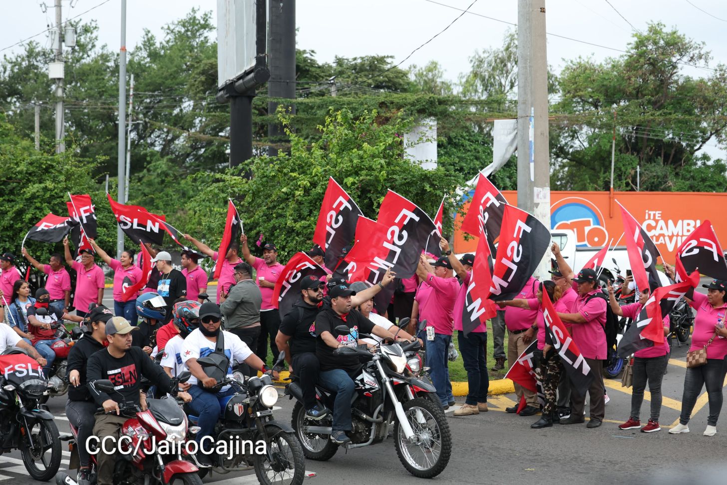Hacia el 46/19: Aficionados por las motos protagonizan Motorizada Dos, Siempre 19