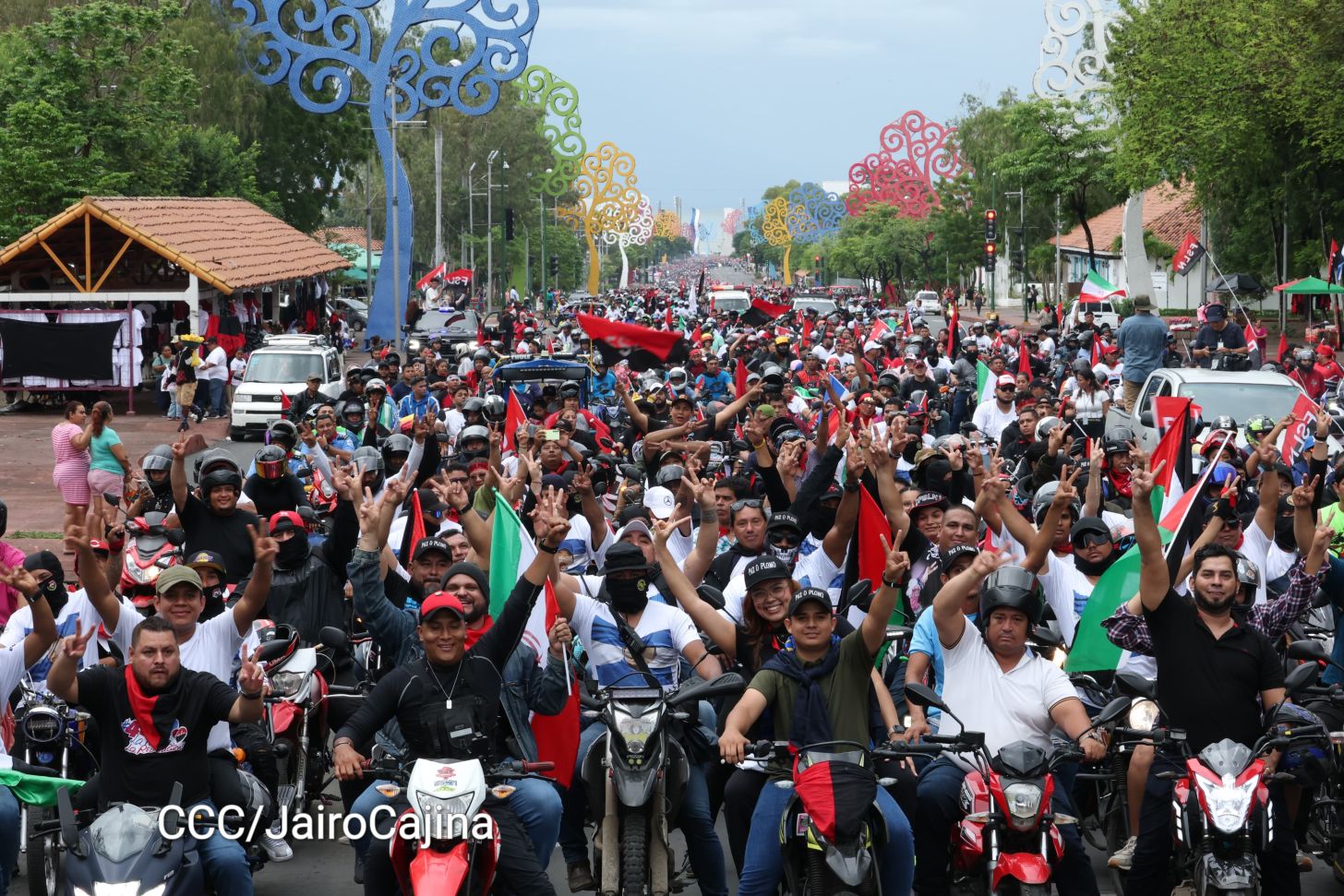 Hacia el 46/19: Aficionados por las motos protagonizan Motorizada Dos, Siempre 19