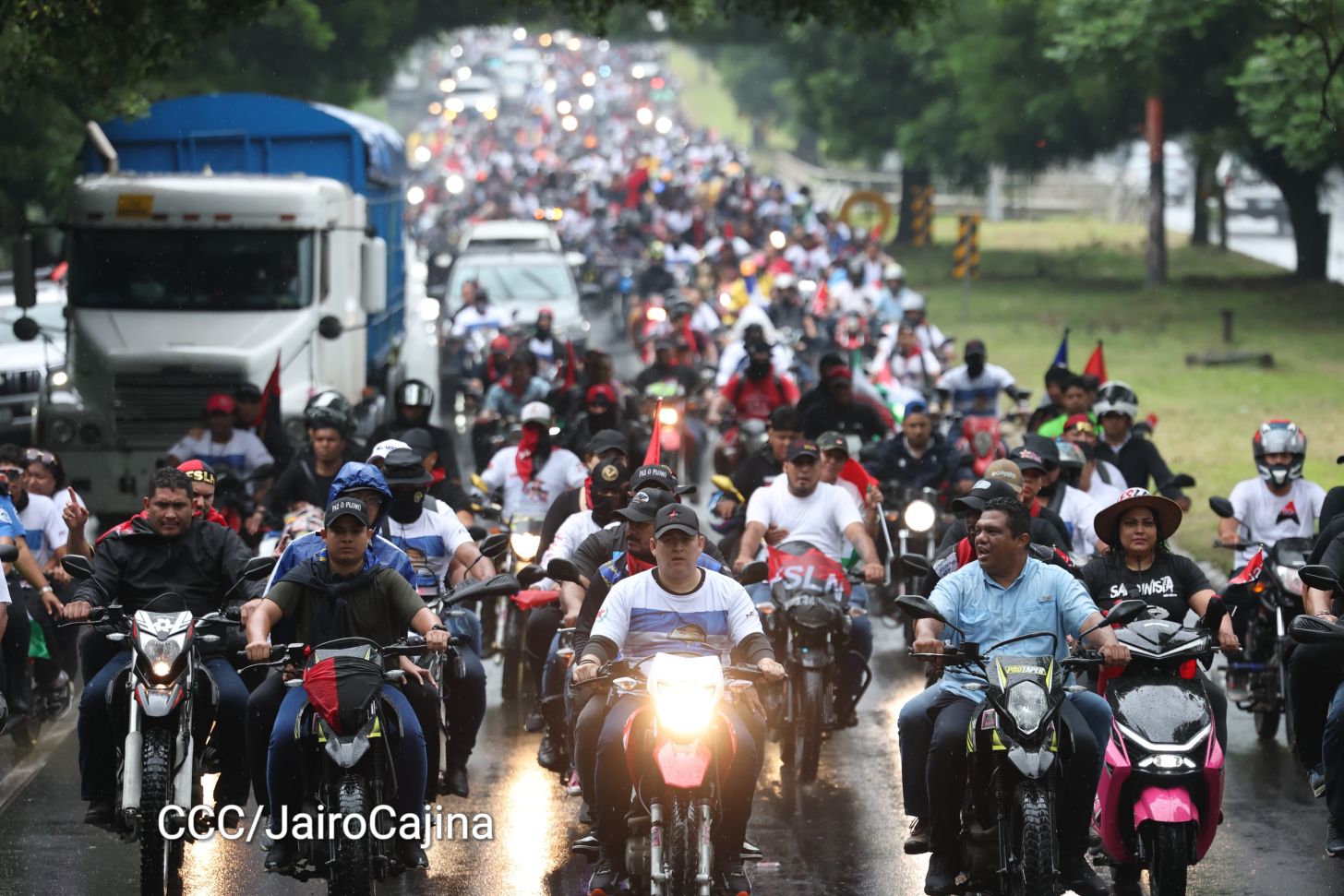 Hacia el 46/19: Aficionados por las motos protagonizan Motorizada Dos, Siempre 19