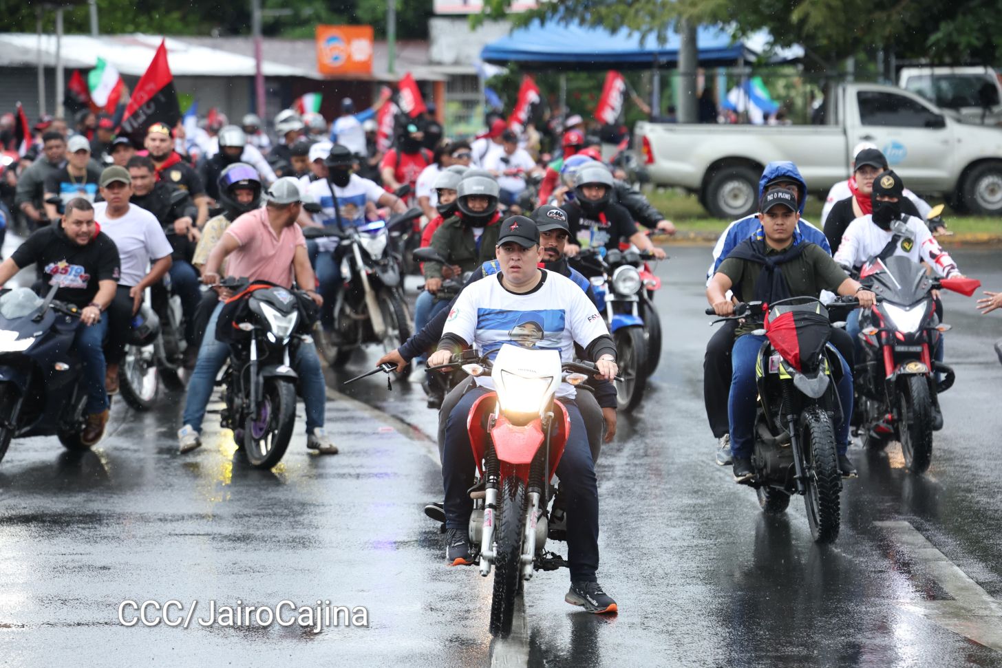 Hacia el 46/19: Aficionados por las motos protagonizan Motorizada Dos, Siempre 19