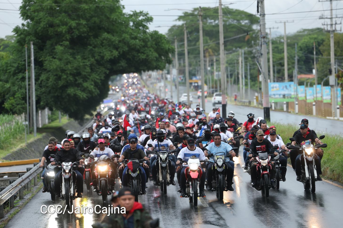 Hacia el 46/19: Aficionados por las motos protagonizan Motorizada Dos, Siempre 19