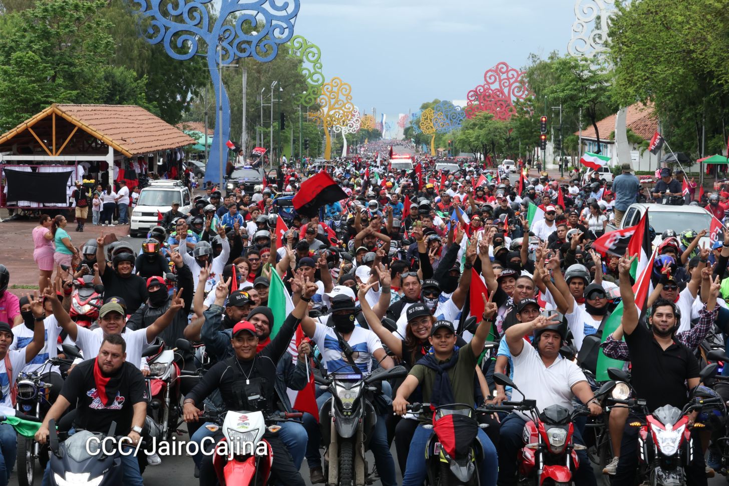 Hacia el 46/19: Aficionados por las motos protagonizan Motorizada Dos, Siempre 19