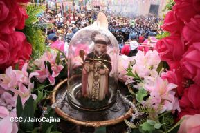 Multitudinaria procesión marca el retorno de Santo Domingo de Guzmán a Las Sierritas