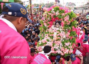 Multitudinaria procesión marca el retorno de Santo Domingo de Guzmán a Las Sierritas