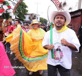 Multitudinaria procesión marca el retorno de Santo Domingo de Guzmán a Las Sierritas