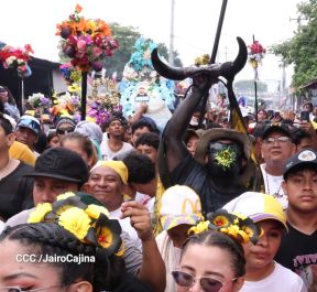 Multitudinaria procesión marca el retorno de Santo Domingo de Guzmán a Las Sierritas