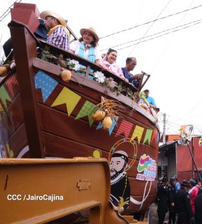 Multitudinaria procesión marca el retorno de Santo Domingo de Guzmán a Las Sierritas