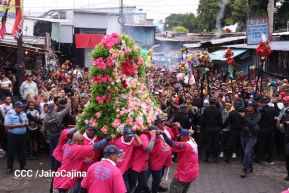 Multitudinaria procesión marca el retorno de Santo Domingo de Guzmán a Las Sierritas
