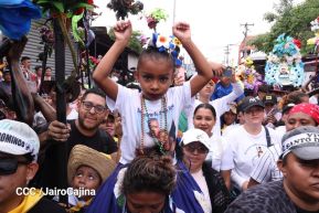 Multitudinaria procesión marca el retorno de Santo Domingo de Guzmán a Las Sierritas