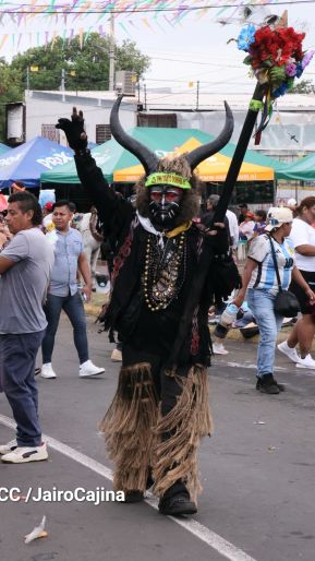 Multitudinaria procesión marca el retorno de Santo Domingo de Guzmán a Las Sierritas