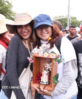 Multitudinaria procesión marca el retorno de Santo Domingo de Guzmán a Las Sierritas
