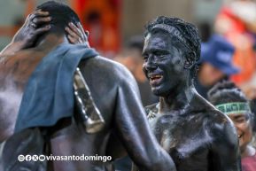 Multitudinaria procesión marca el retorno de Santo Domingo de Guzmán a Las Sierritas