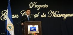 Wang Jing sostiene intercambio con comunidad universitaria
