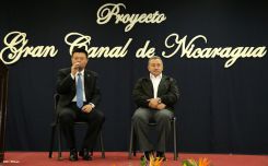 Wang Jing sostiene intercambio con comunidad universitaria