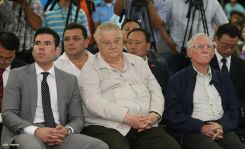 Wang Jing sostiene intercambio con comunidad universitaria