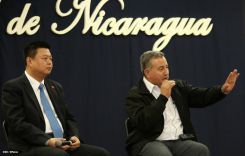 Wang Jing sostiene intercambio con comunidad universitaria