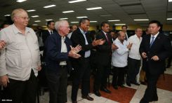 Wang Jing sostiene intercambio con comunidad universitaria