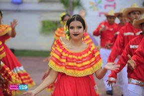 Gran Baile del Huipil en la Plaza Soberanía en Managua