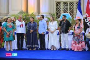 Gran Baile del Huipil en la Plaza Soberanía en Managua