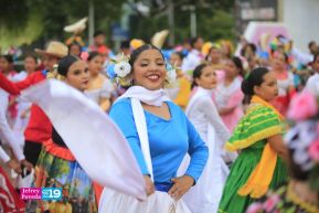 Gran Baile del Huipil en la Plaza Soberanía en Managua