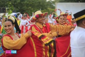 Gran Baile del Huipil en la Plaza Soberanía en Managua