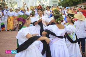 Gran Baile del Huipil en la Plaza Soberanía en Managua