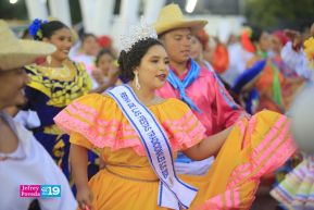 Gran Baile del Huipil en la Plaza Soberanía en Managua