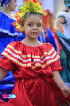 Gran Baile del Huipil en la Plaza Soberanía en Managua