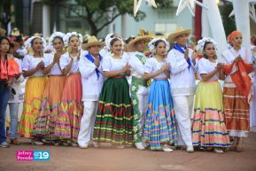 Gran Baile del Huipil en la Plaza Soberanía en Managua