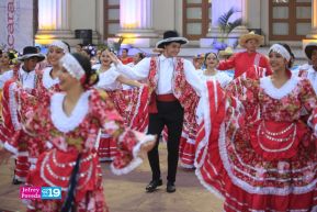 Gran Baile del Huipil en la Plaza Soberanía en Managua