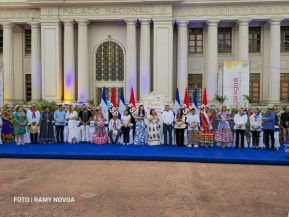 Gran Baile del Huipil en la Plaza Soberanía en Managua