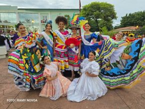 Gran Baile del Huipil en la Plaza Soberanía en Managua